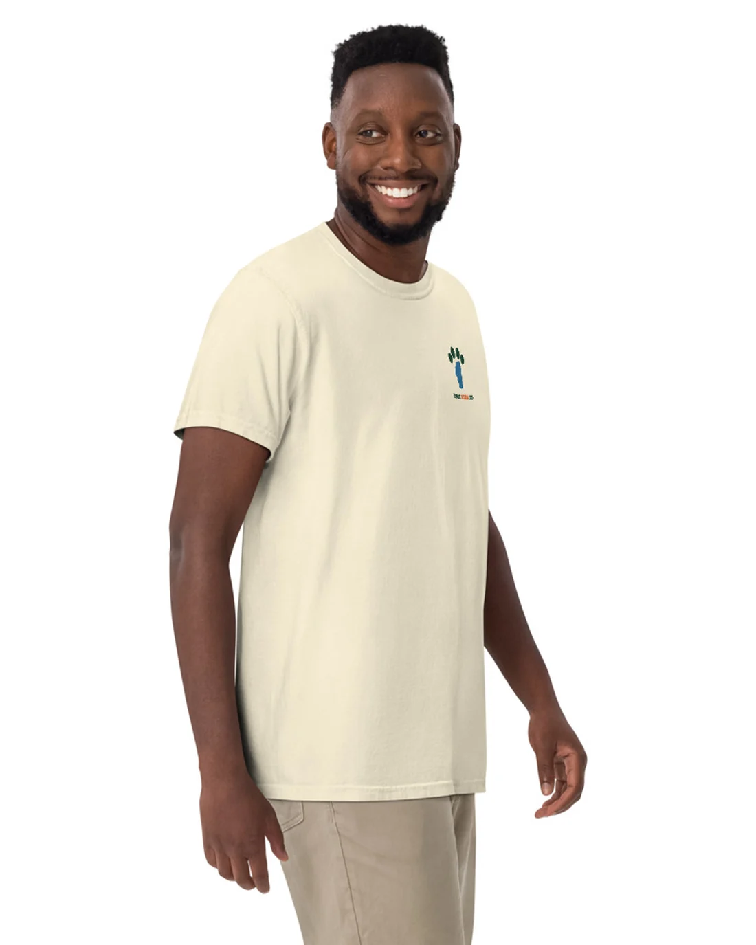 The front of the No Thoughts Just Vibes tee, with the Tahoe Bark Co. logo at the heart.